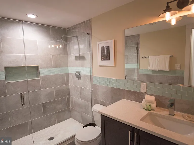 238 S 20th St #101 — Photo 3