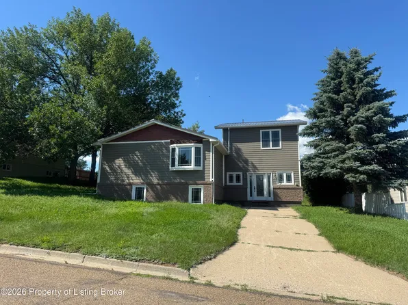 304 6th Ave NW, Watford City, ND 58854