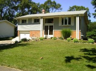 21W310 Ahlstrand Rd, Lombard, IL 60148