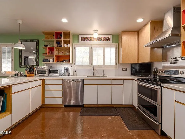 407 E Aepli Dr — Photo 5