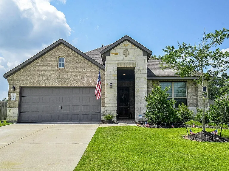 10217 Shore Acres Ln — Photo 1