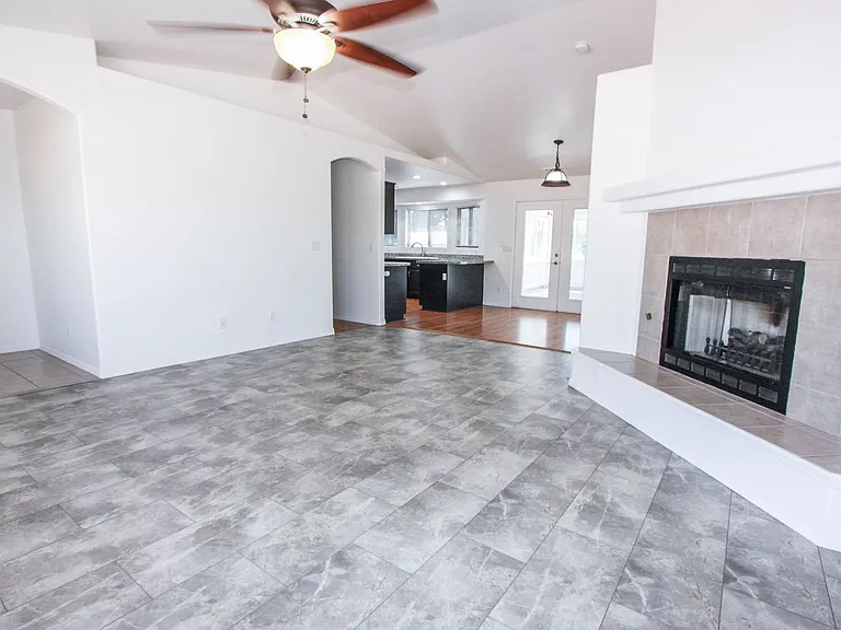 4266 N Saratoga Dr — Photo 3