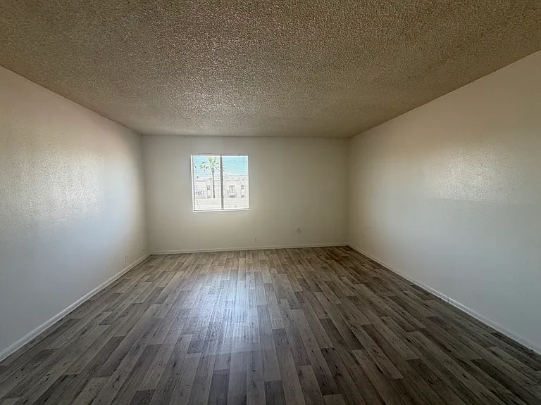 3205 E Earll Dr #7 — Photo 4