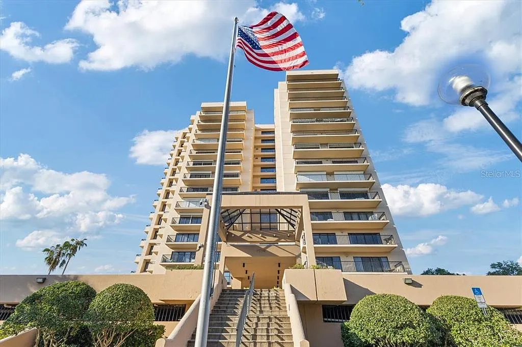 2 bed, 2.0 bath, 1870 sqft, $3,500 — Photo 2