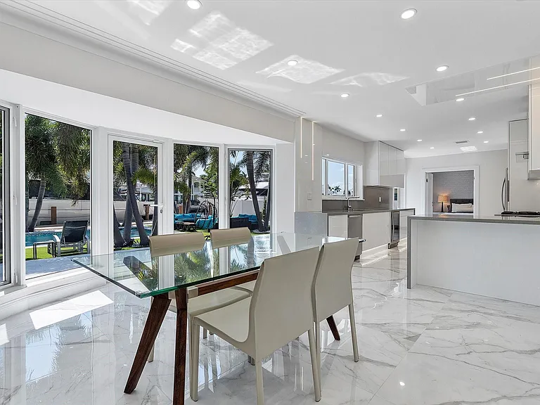 207 Royal Palm Dr — Photo 23