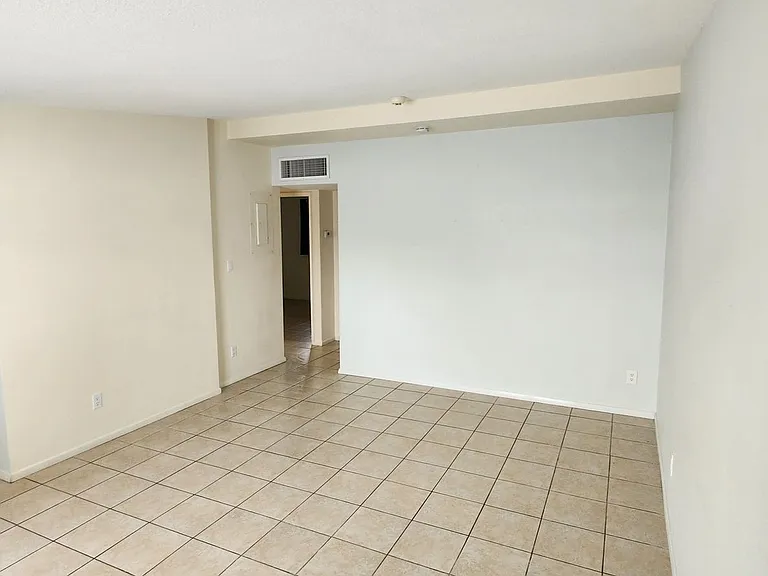 3319 N Dodge Blvd — Photo 20