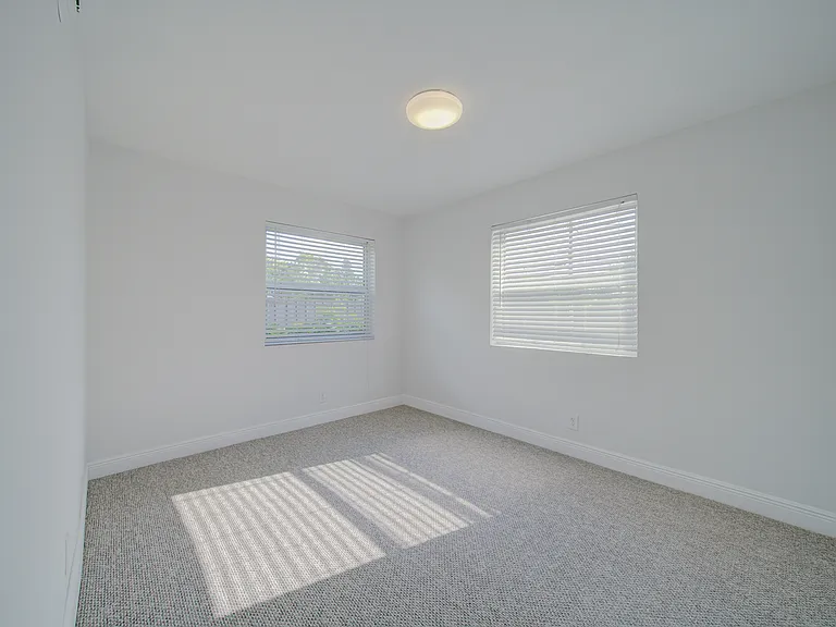 1611 NE 3rd Ave #2 — Photo 9