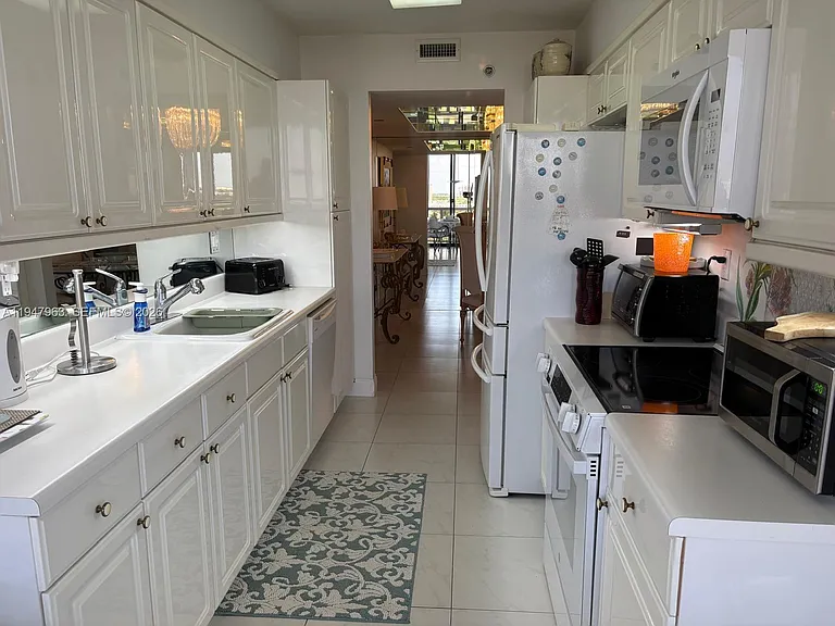 3600 Yacht Club Dr — Photo 7
