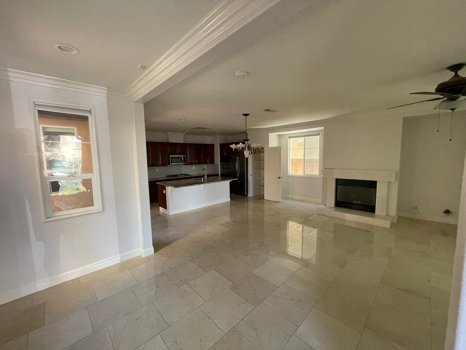4 bed, 2727 sqft, $3,900 — Photo 4
