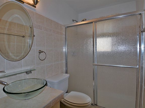 5th image of 304 Linda Ave