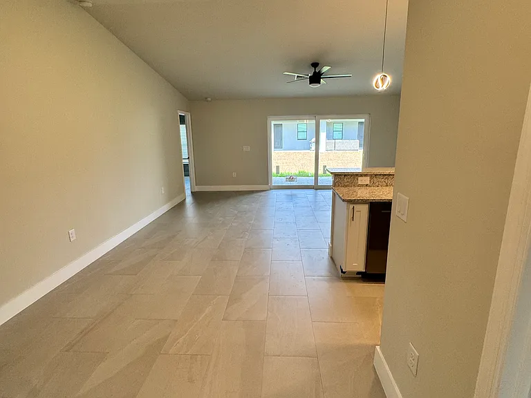 738 Gilbert Ave S — Photo 5