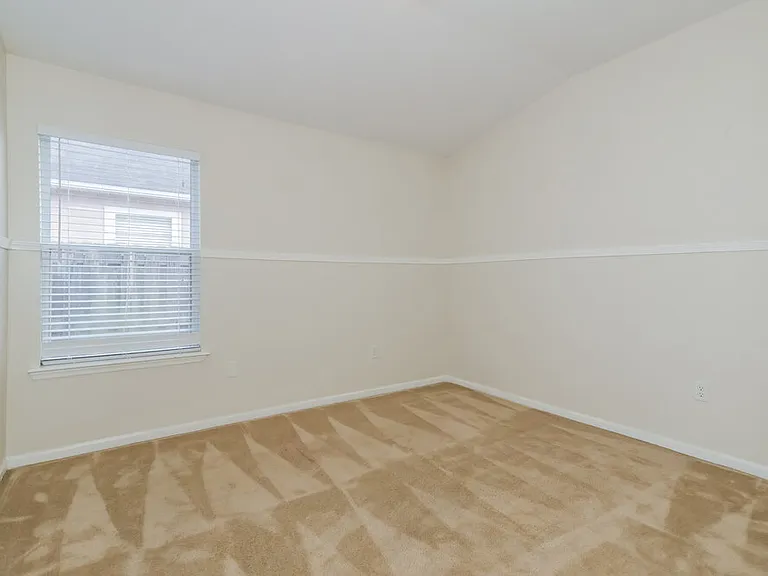 2732 Woodsdale Dr — Photo 11
