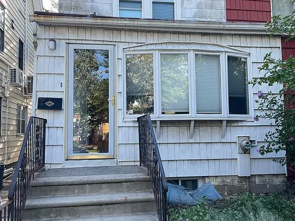 3334 204th St, Bayside, NY 11361