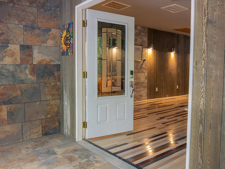 Log Cabin Dr — Photo 6