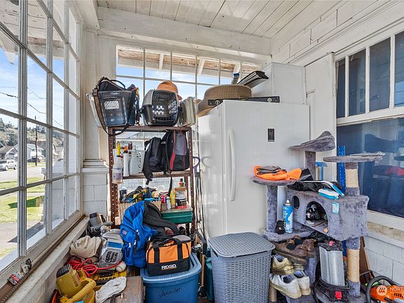 3rd image of 218 Eklund Avenue