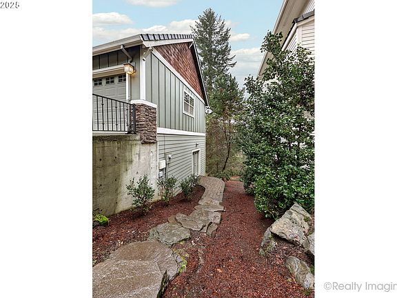 4th image of 17295 SW Soren Ct