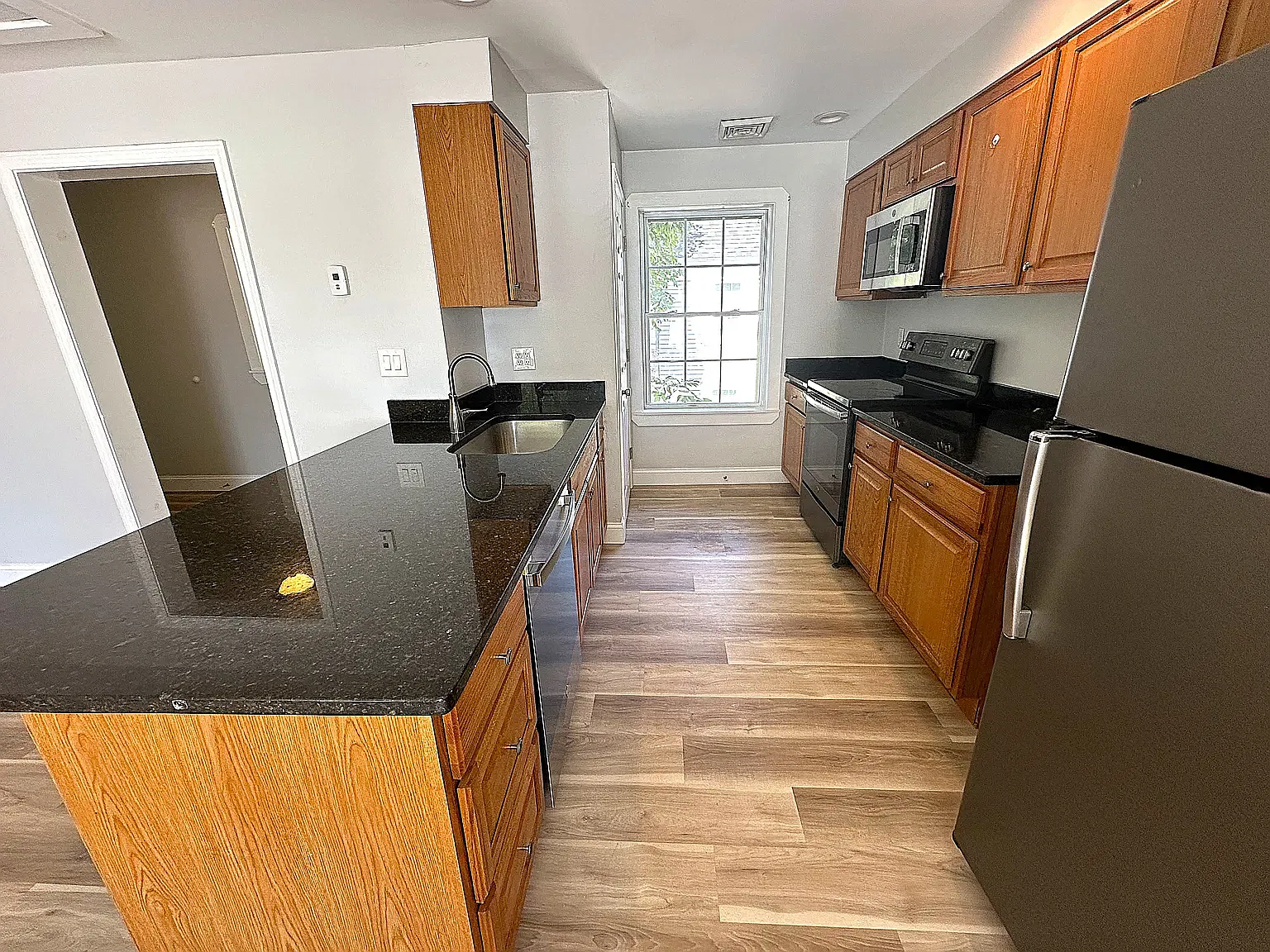 2 bed, 870 sqft, $2,200 — Photo 4