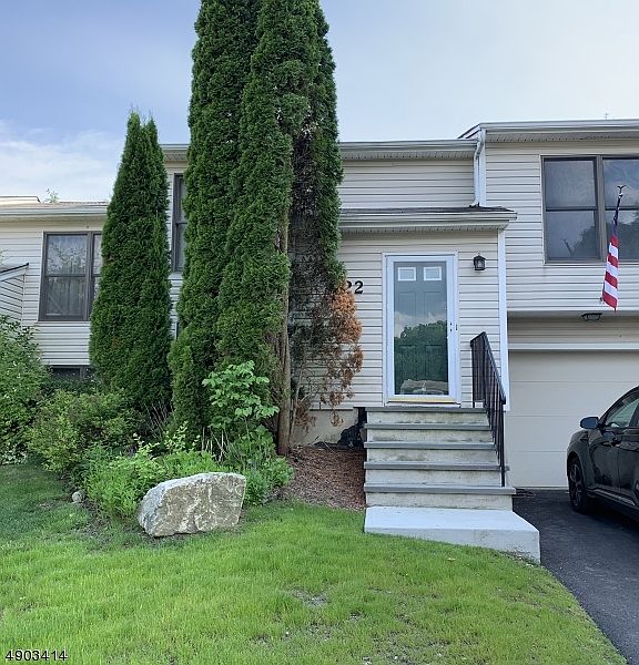 1st image of 22 Moss Ct