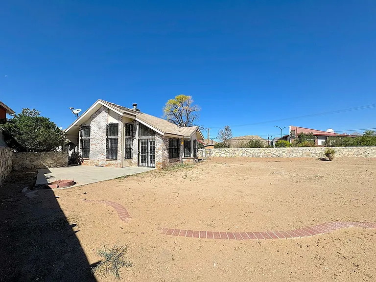 923 Centennial Dr — Photo 17
