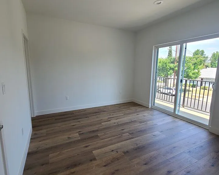 13824 Bessemer St — Photo 17