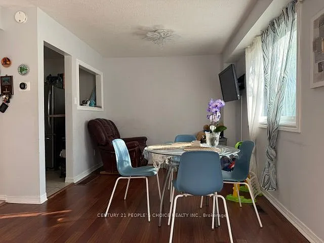 10 Juliana Sq — Photo 8