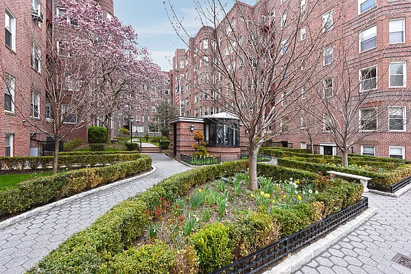 Sold by Remax Edge | media 15