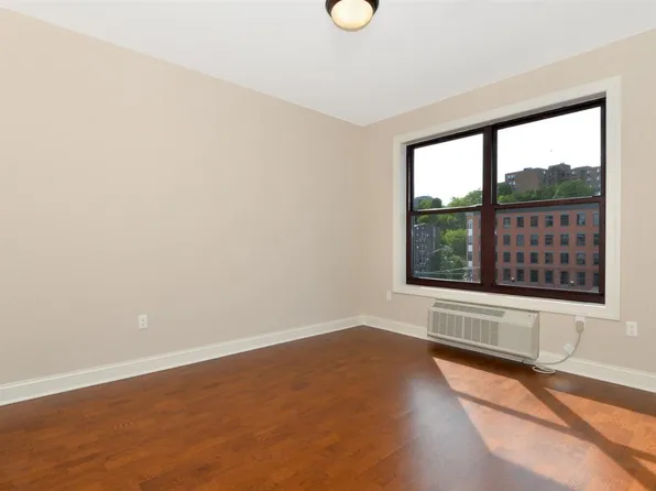 100 Marshall Street image 8 of 12