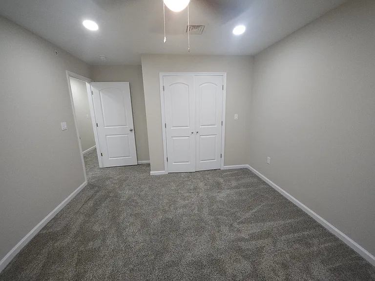 1068 Lakeland Dr — Photo 33