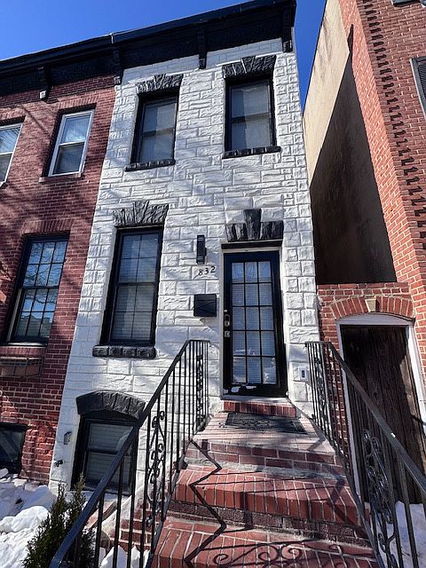 1st image of 832 S Kenwood Ave