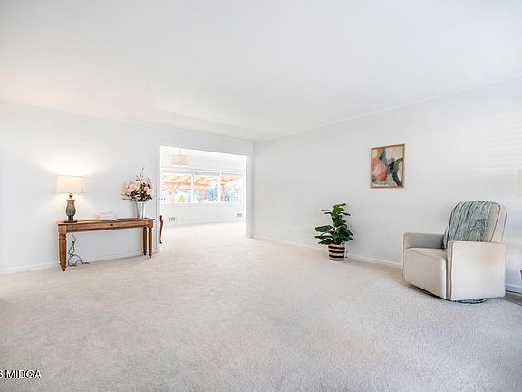 5th image of 433 Pinecrest Rd