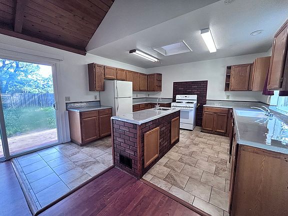 5th image of 441 Haggin Ave APT C