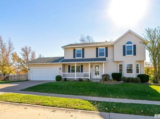 2347 Hawk Dr, Bettendorf, IA 52722