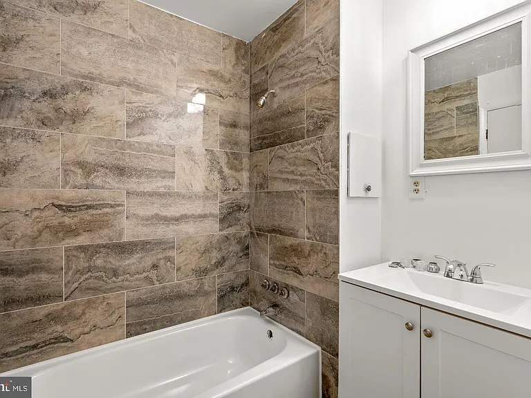 9409 Croom Acres Dr — Photo 27