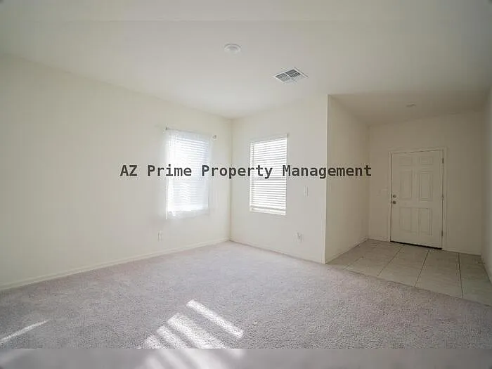 5 bed, 4.5 bath, 3131 sqft, $2,995 — Photo 4