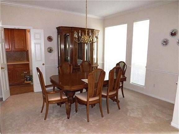 With access from the entryway or the kitchen it is is perfect for your next dinner party!