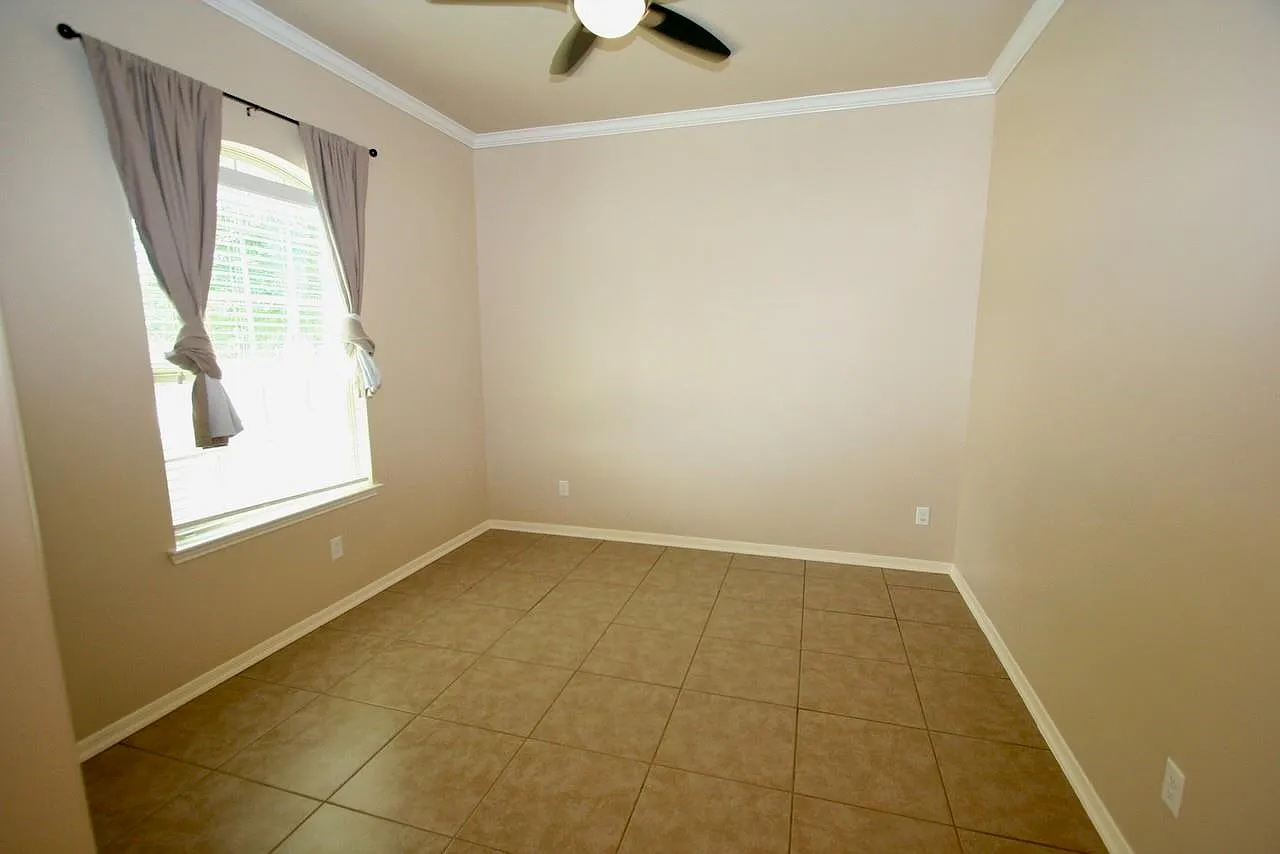 3 bed, 2.0 bath, 2159 sqft, $2,500 — Photo 4