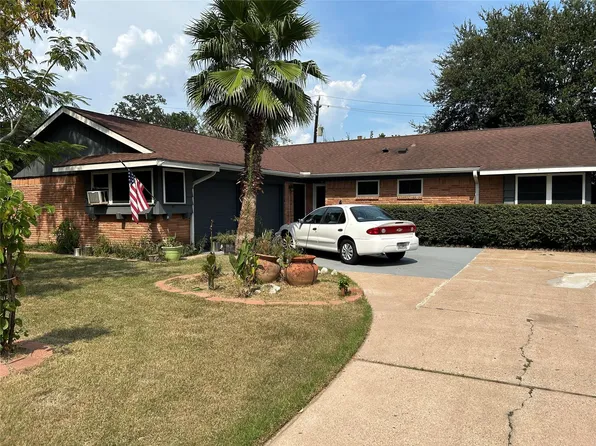 2401 Peach Ln, Pasadena, TX 77502