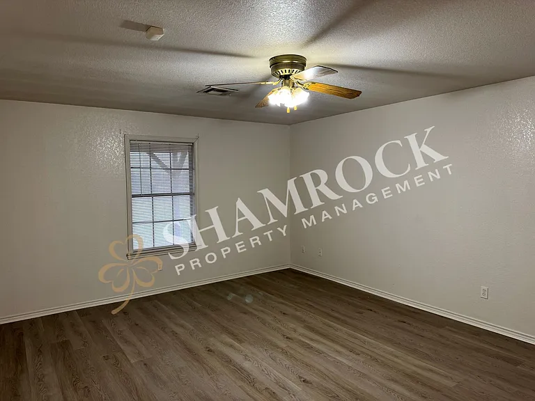 712 N Crooked Creek Rd — Photo 11