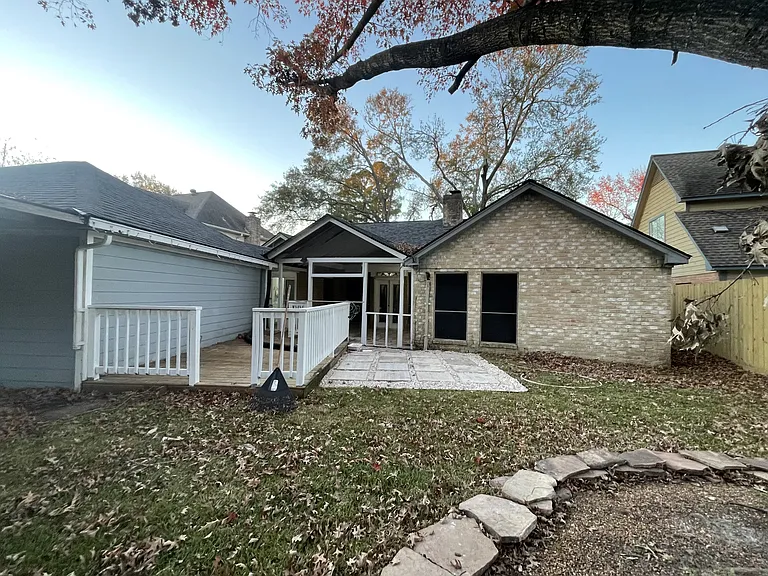 6511 Castle Lane Dr — Photo 2