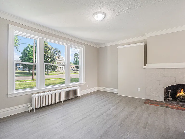 258 Capital Ave NE #3 — Photo 4