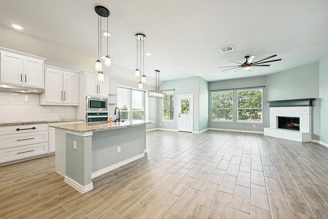 3 bed, 2.0 bath, 1788 sqft, $2,375 — Photo 2