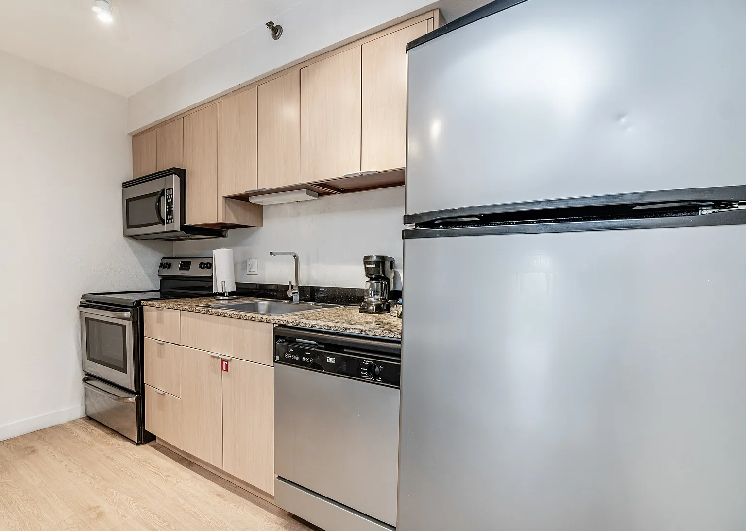 2 bed, 785 sqft, $2,150 — Photo 2