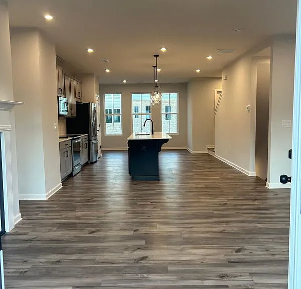 1004 Taylor Ct — Photo 17