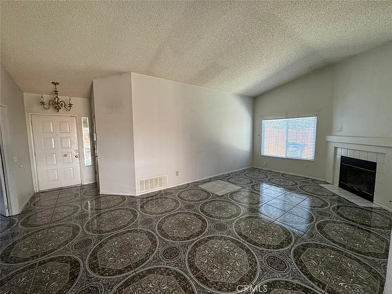 1229 Onyx Dr — Photo 4