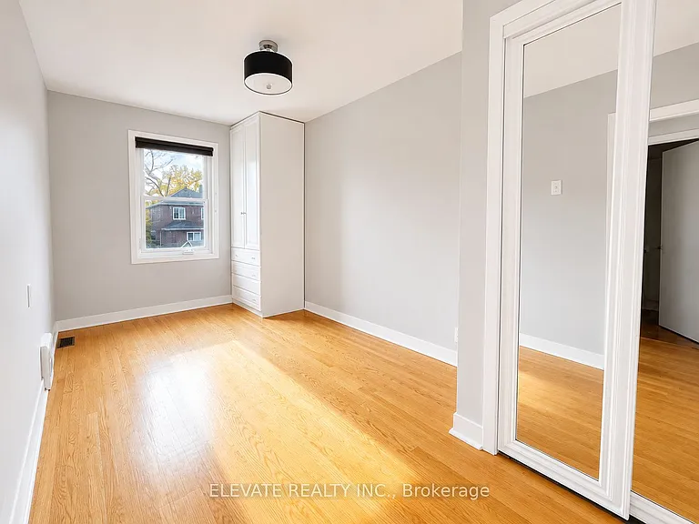 129 Essex St N #1 — Photo 8