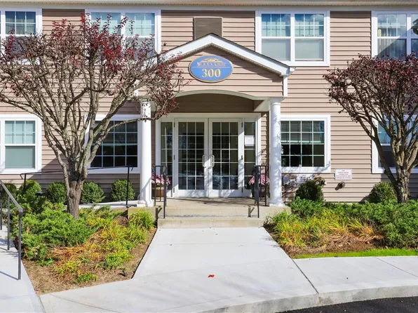 300 Woodcrest Lane #330, Mount Kisco, NY 10549