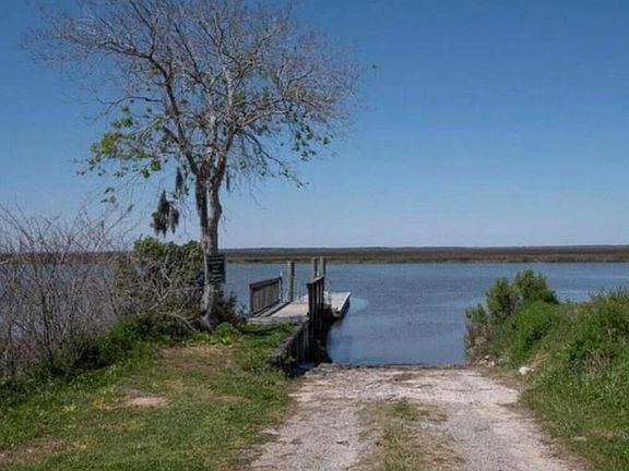 4th image of 1692 Wharf Ferry Rd
