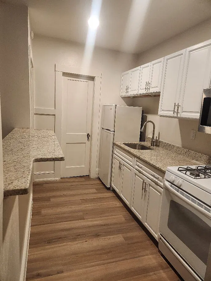 1 bed, 350 sqft, $1,750 — Photo 2