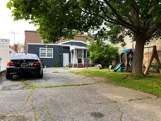 2nd image of 70-15 Ditmars Blvd