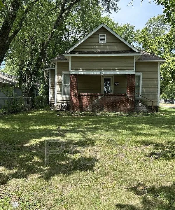 302 S Elm St